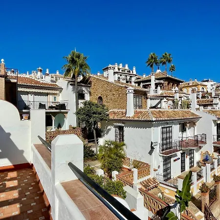 Semidetached Duplex At Puebla Aida, Mijas Golf With Pool, Golf And Sea Views بيت للعطل *