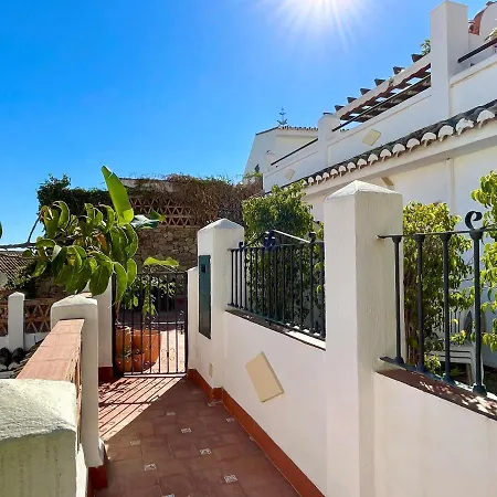 Semidetached Duplex At Puebla Aida, Mijas Golf With Pool, Golf And Sea Views بيت للعطل